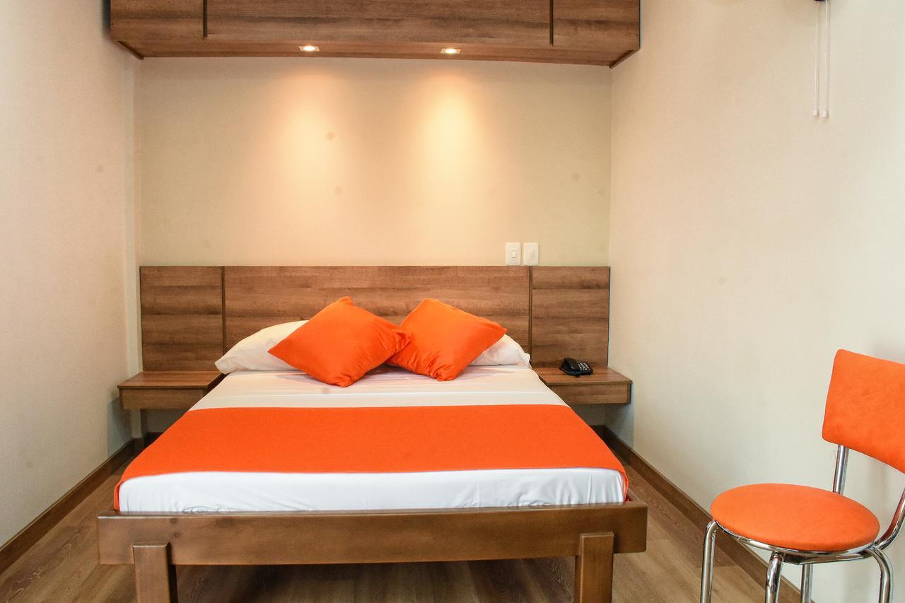 Hotel El Lago 1 Pereira Bagian luar foto